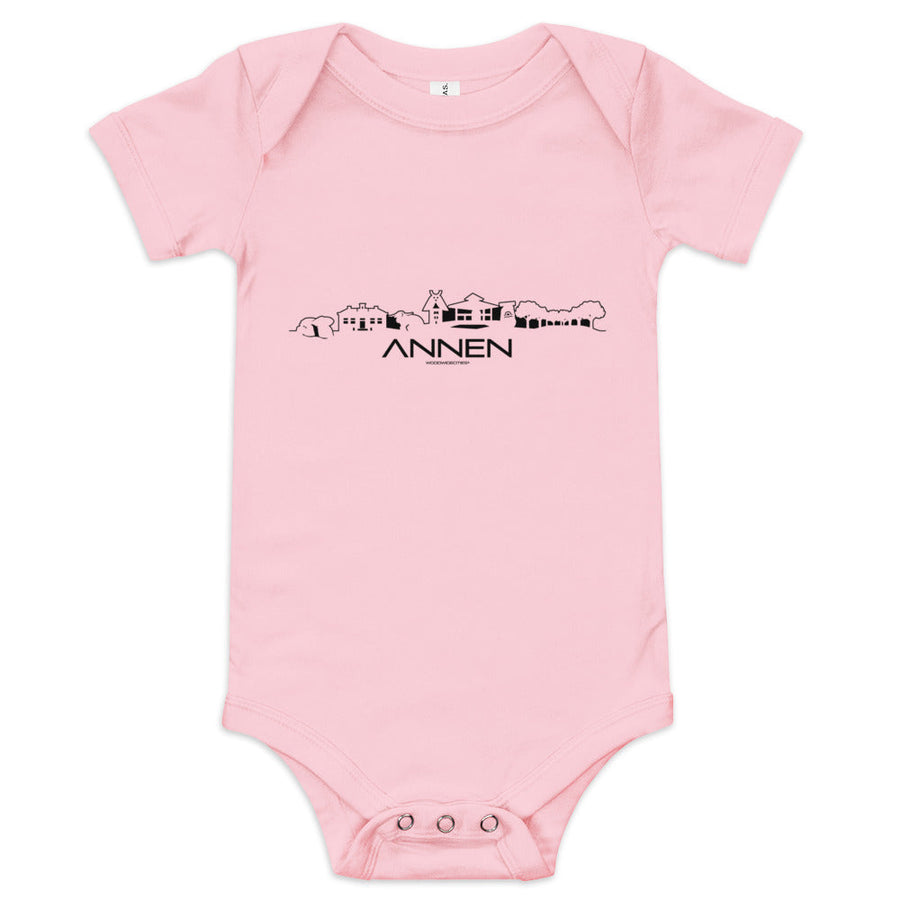 Baby RompertjeAnnen Pink 3-6m houten cadeau decoratie relatiegeschenk van WoodWideCities