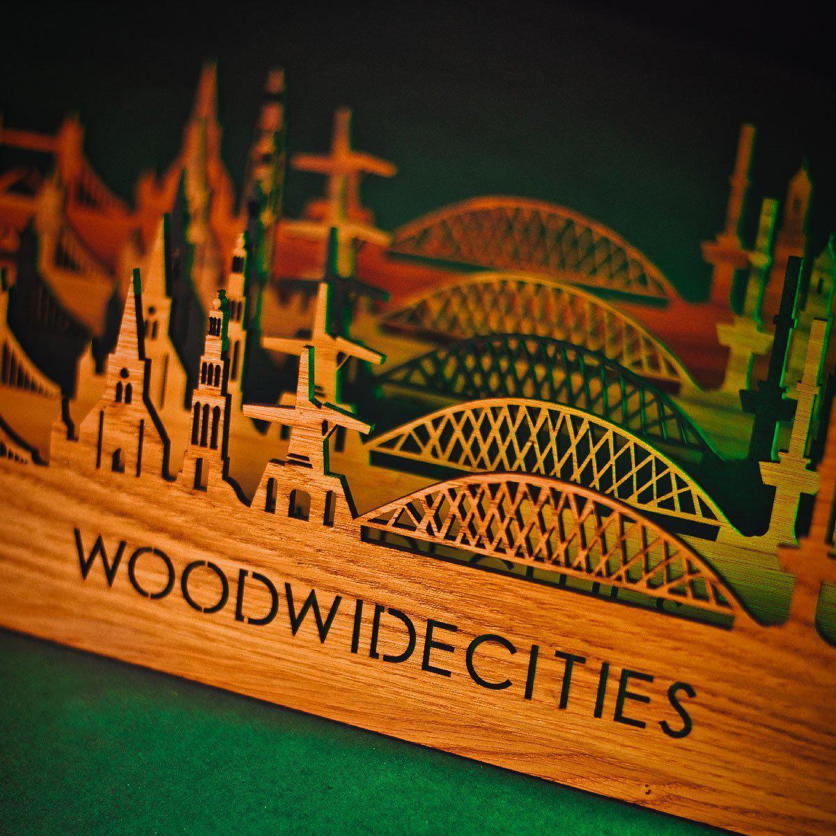 Skyline Klok Den Bosch Eiken houten cadeau wanddecoratie relatiegeschenk van WoodWideCities