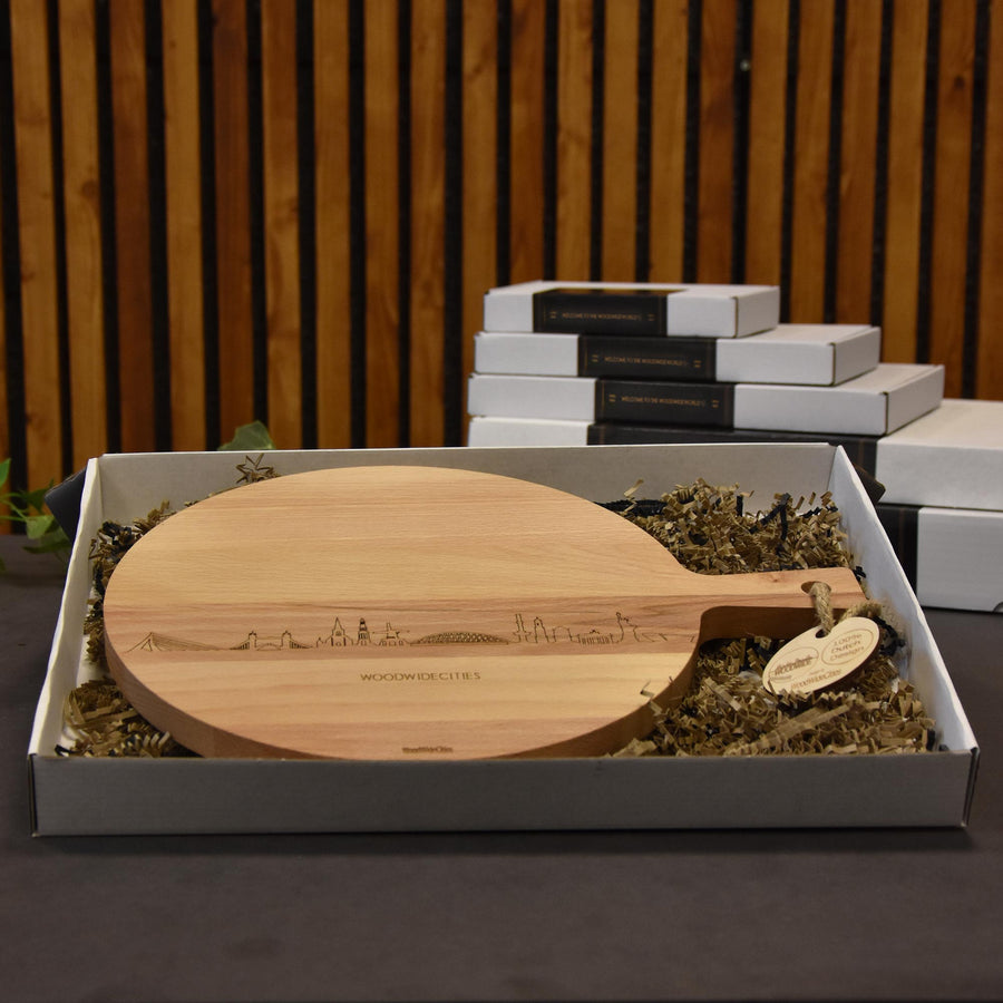 Skyline Serveerplank Rond Genk houten cadeau decoratie relatiegeschenk van WoodWideCities