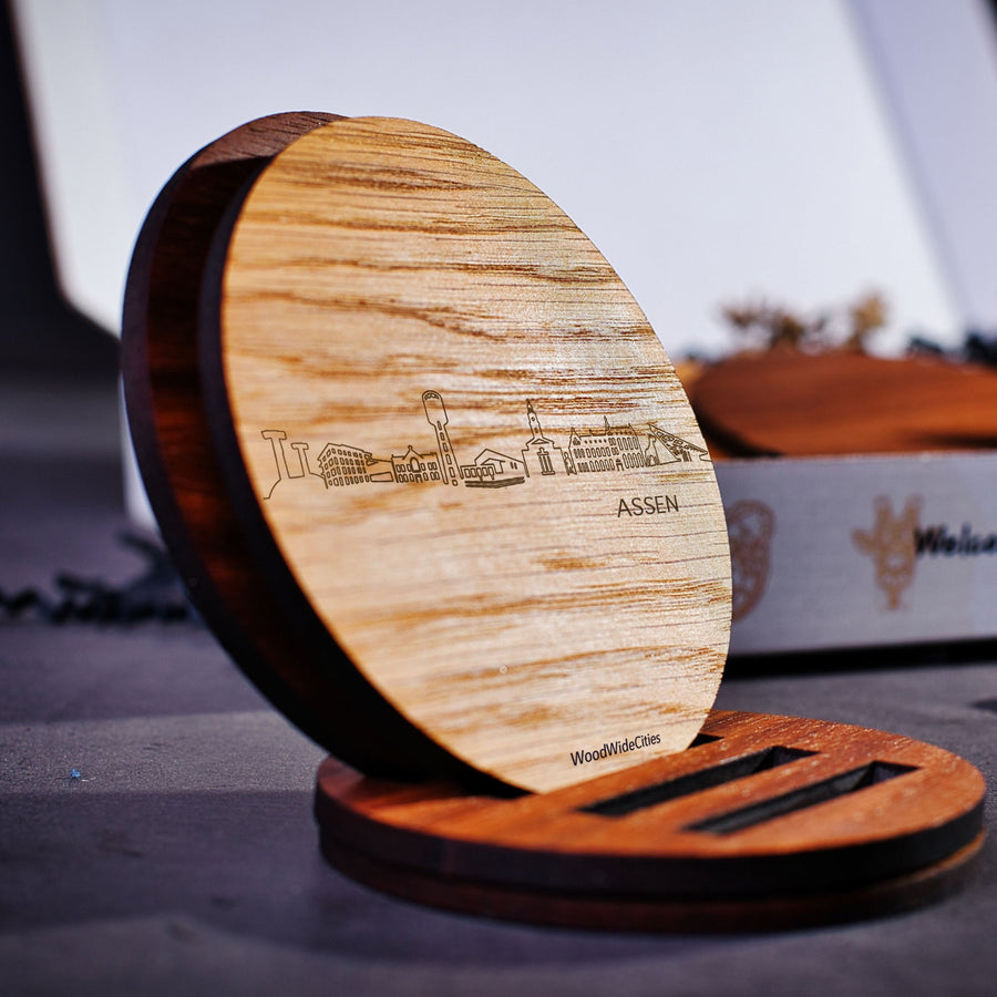 Skyline Onderzetters Assen Eiken en noten houten cadeau decoratie relatiegeschenk van WoodWideCities