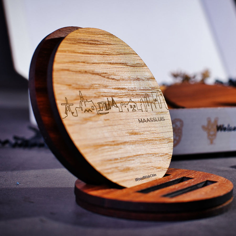 Skyline Onderzetters Maassluis Eiken en noten houten cadeau decoratie relatiegeschenk van WoodWideCities
