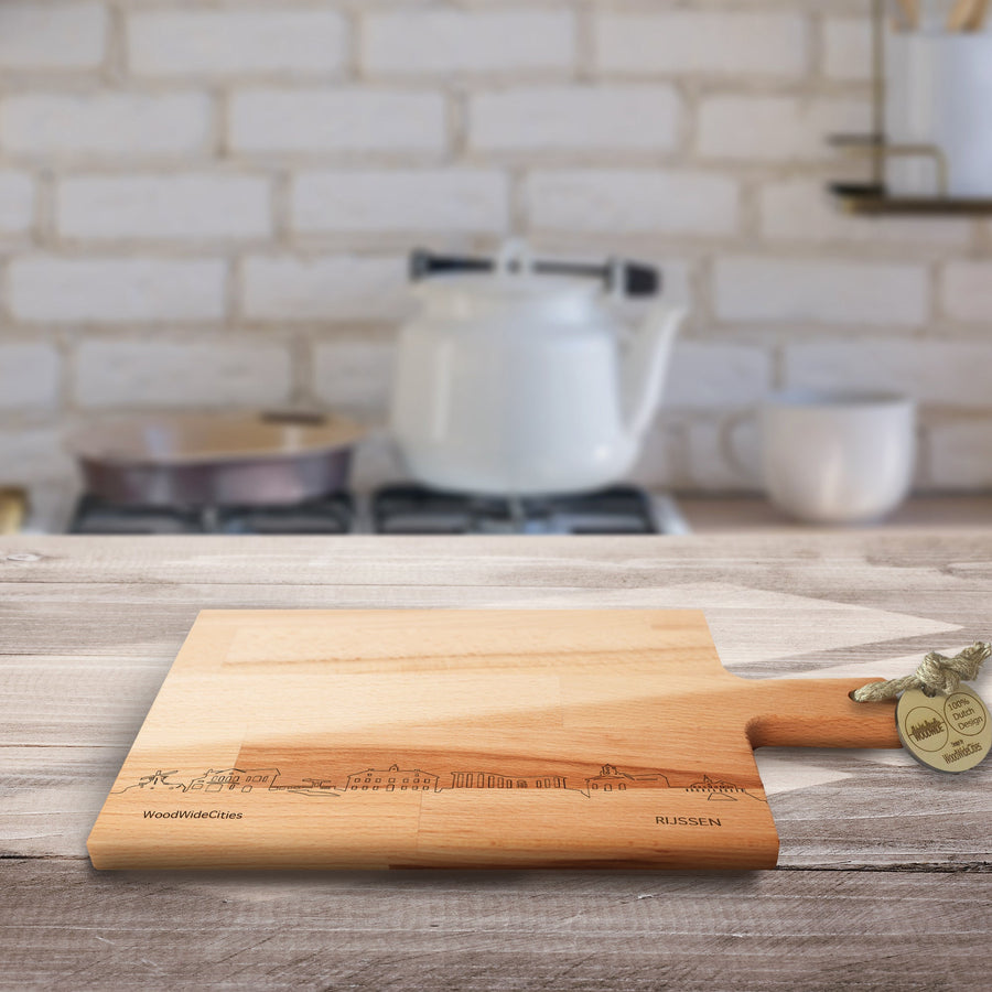 Skyline Serveerplank Rijssen houten cadeau decoratie relatiegeschenk van WoodWideCities