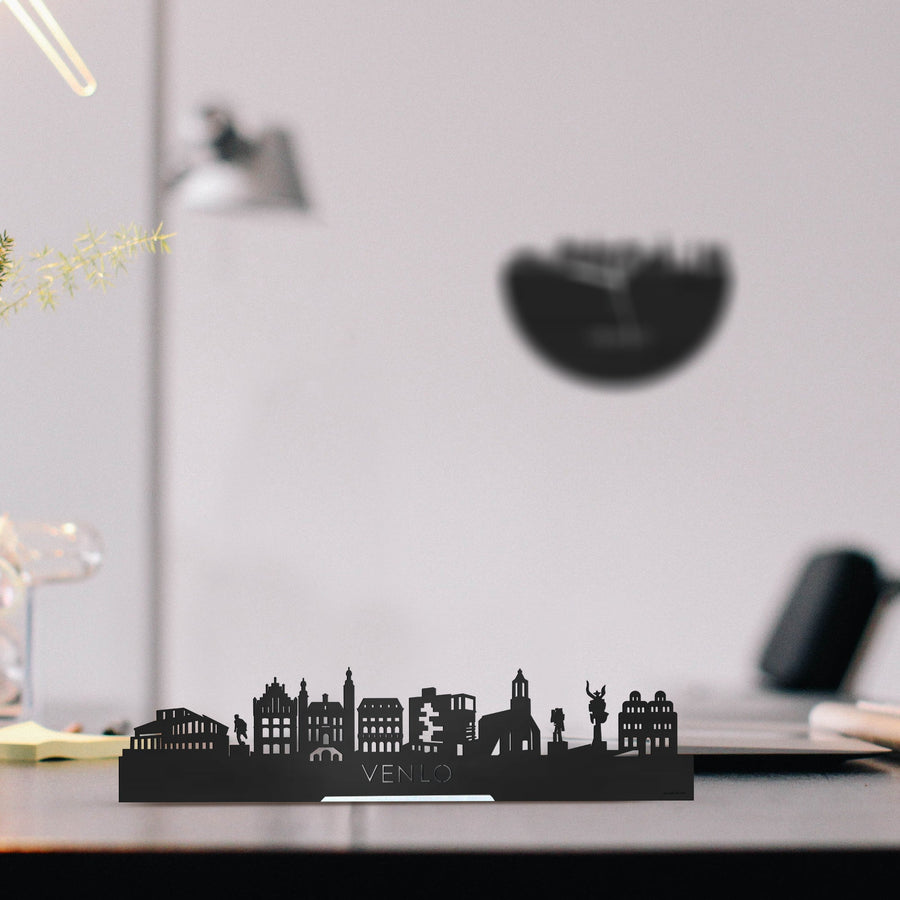 Standing Skyline Venlo Zwart houten cadeau decoratie relatiegeschenk van WoodWideCities