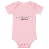 Baby Rompertje Breda Pink 3-6m houten cadeau decoratie relatiegeschenk van WoodWideCities