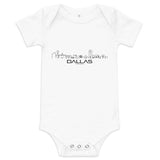 Baby Rompertje Dallas White 3-6m houten cadeau decoratie relatiegeschenk van WoodWideCities