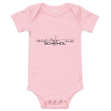 Baby Rompertje Schiphol Roze 3-6 m houten cadeau decoratie relatiegeschenk van WoodWideCities