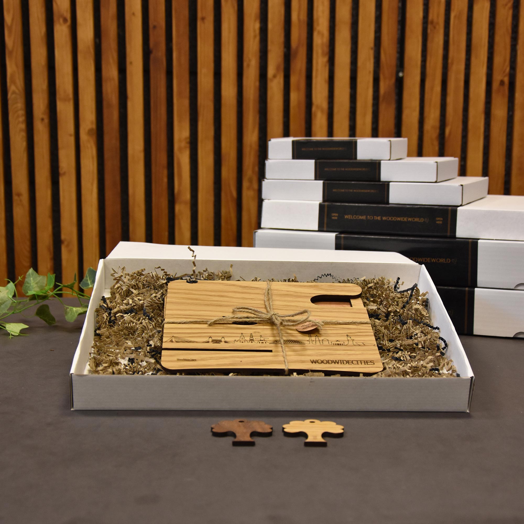 Skyline Desk Organizer Apeldoorn houten cadeau decoratie relatiegeschenk van WoodWideCities