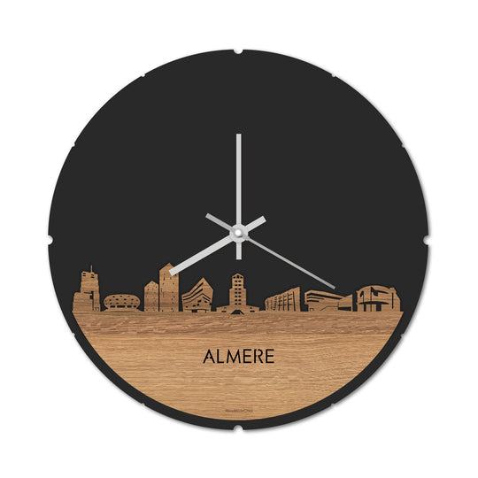 Skyline Klok Rond Almere Eiken houten cadeau decoratie relatiegeschenk van WoodWideCities