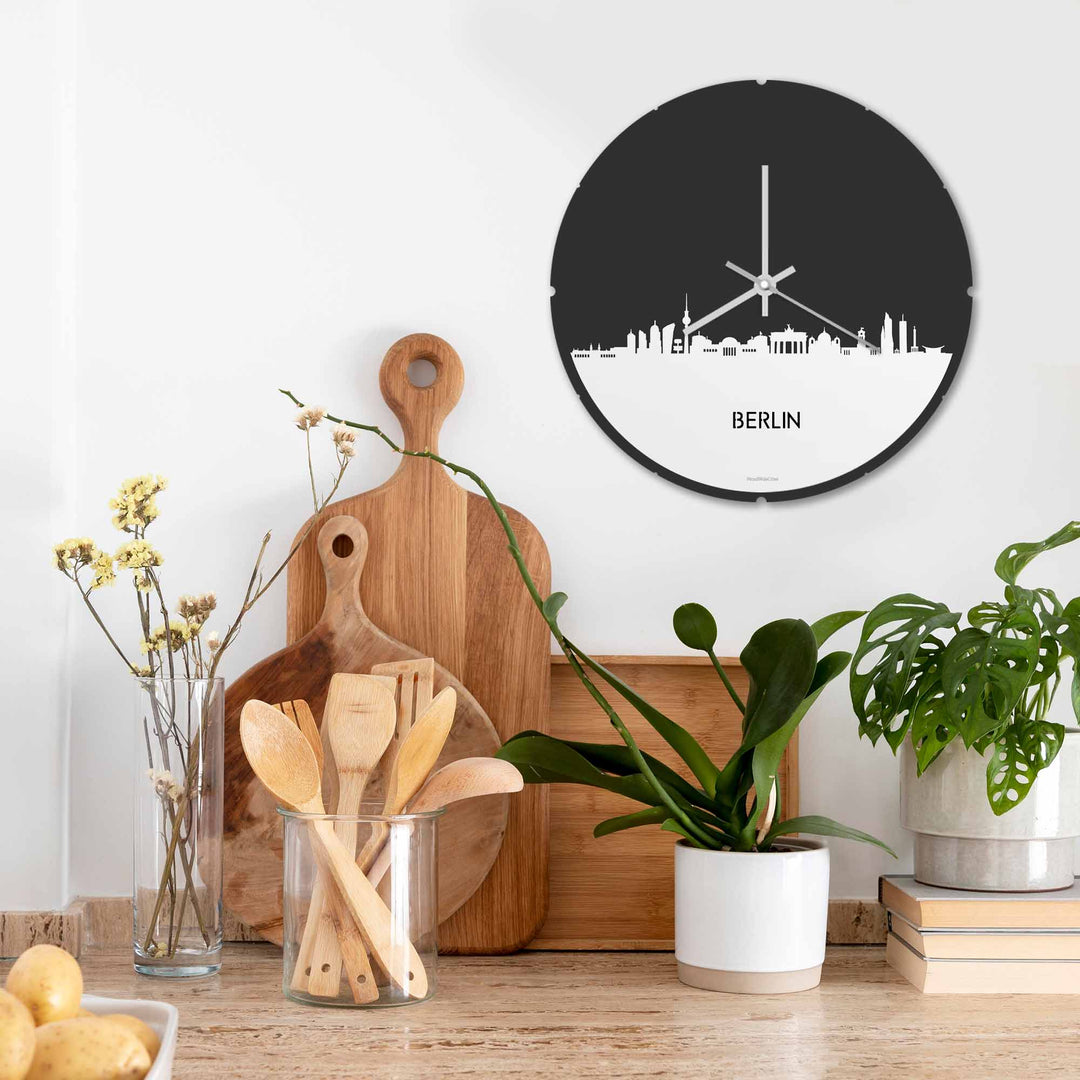 Skyline Klok Rond Berlijn Wit glanzend gerecycled kunststof cadeau decoratie relatiegeschenk van WoodWideCities