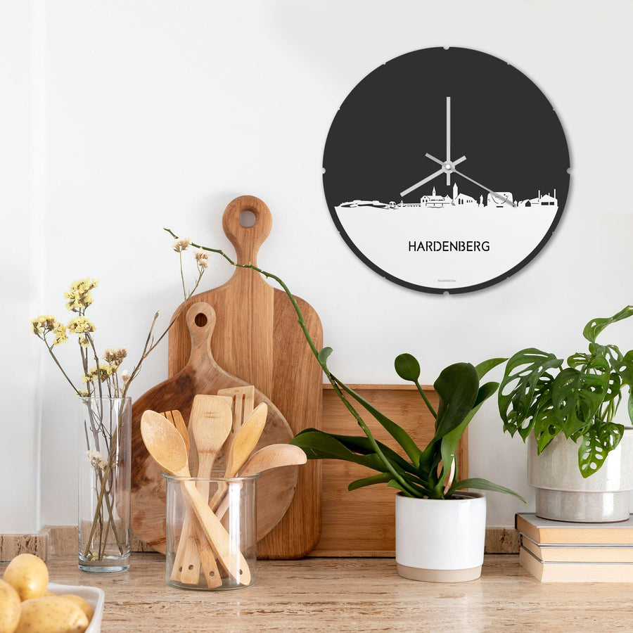 Skyline Klok Rond Hardenberg Wit glanzend gerecycled kunststof cadeau decoratie relatiegeschenk van WoodWideCities