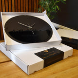 Skyline Klok Rond Havana Zwart glanzend gerecycled kunststof cadeau decoratie relatiegeschenk van WoodWideCities