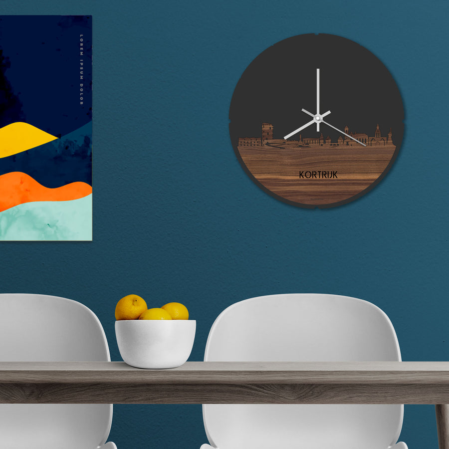 Skyline Klok Rond Kortrijk Noten houten cadeau decoratie relatiegeschenk van WoodWideCities