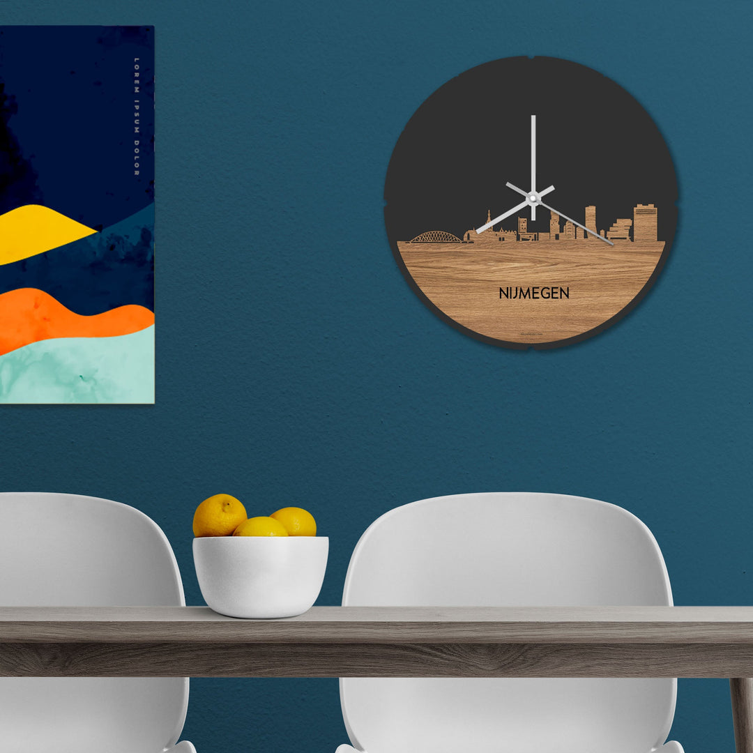 Skyline Klok Rond Nijmegen Eiken houten cadeau decoratie relatiegeschenk van WoodWideCities