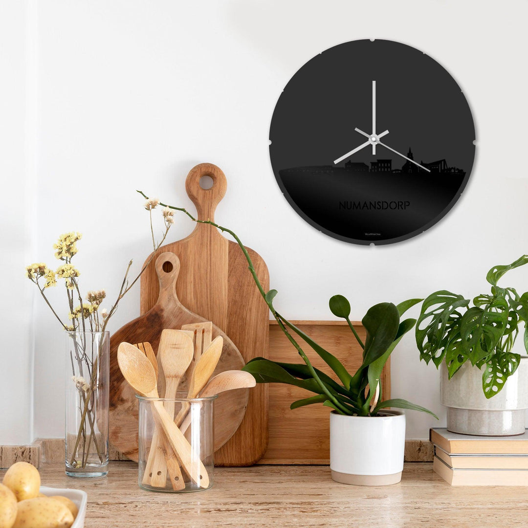 Skyline Klok Rond Numansdorp Zwart glanzend gerecycled kunststof cadeau decoratie relatiegeschenk van WoodWideCities