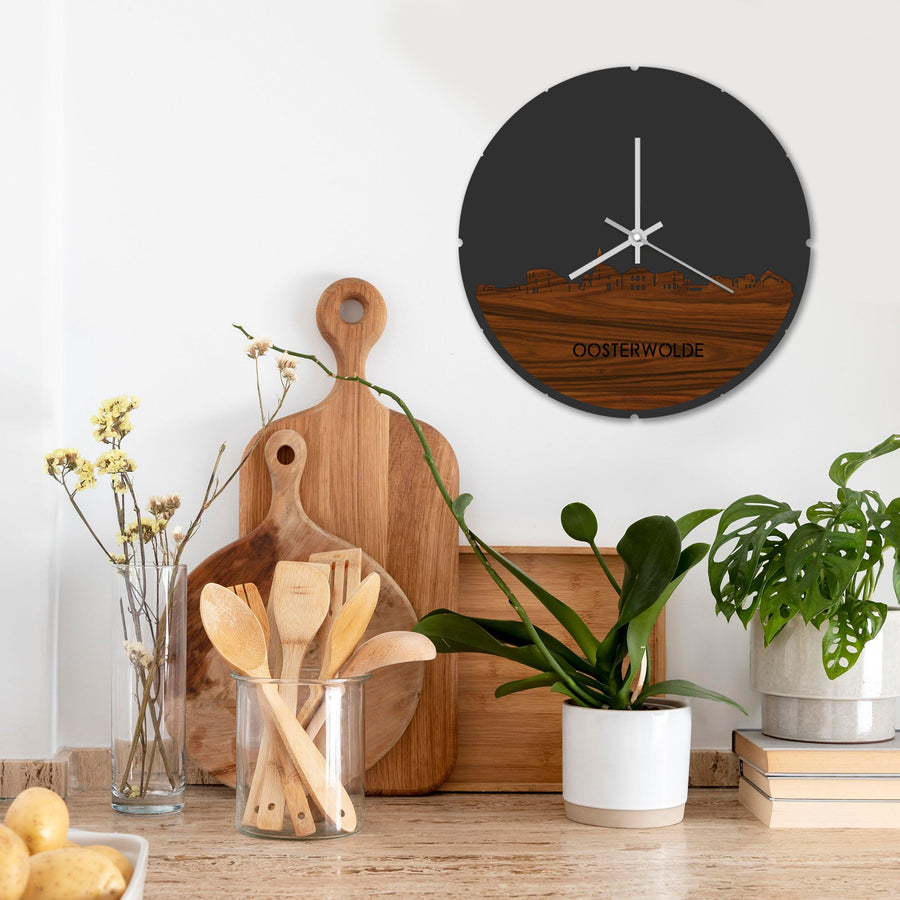 Skyline Klok Rond Oosterwolde Palissander houten cadeau decoratie relatiegeschenk van WoodWideCities