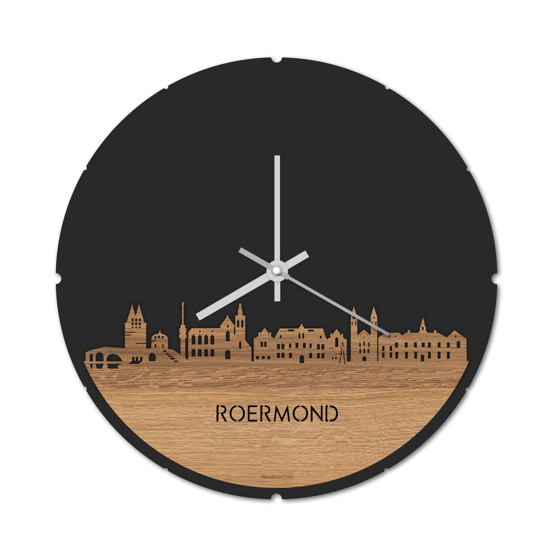 Skyline Klok Rond Roermond Eiken houten cadeau decoratie relatiegeschenk van WoodWideCities