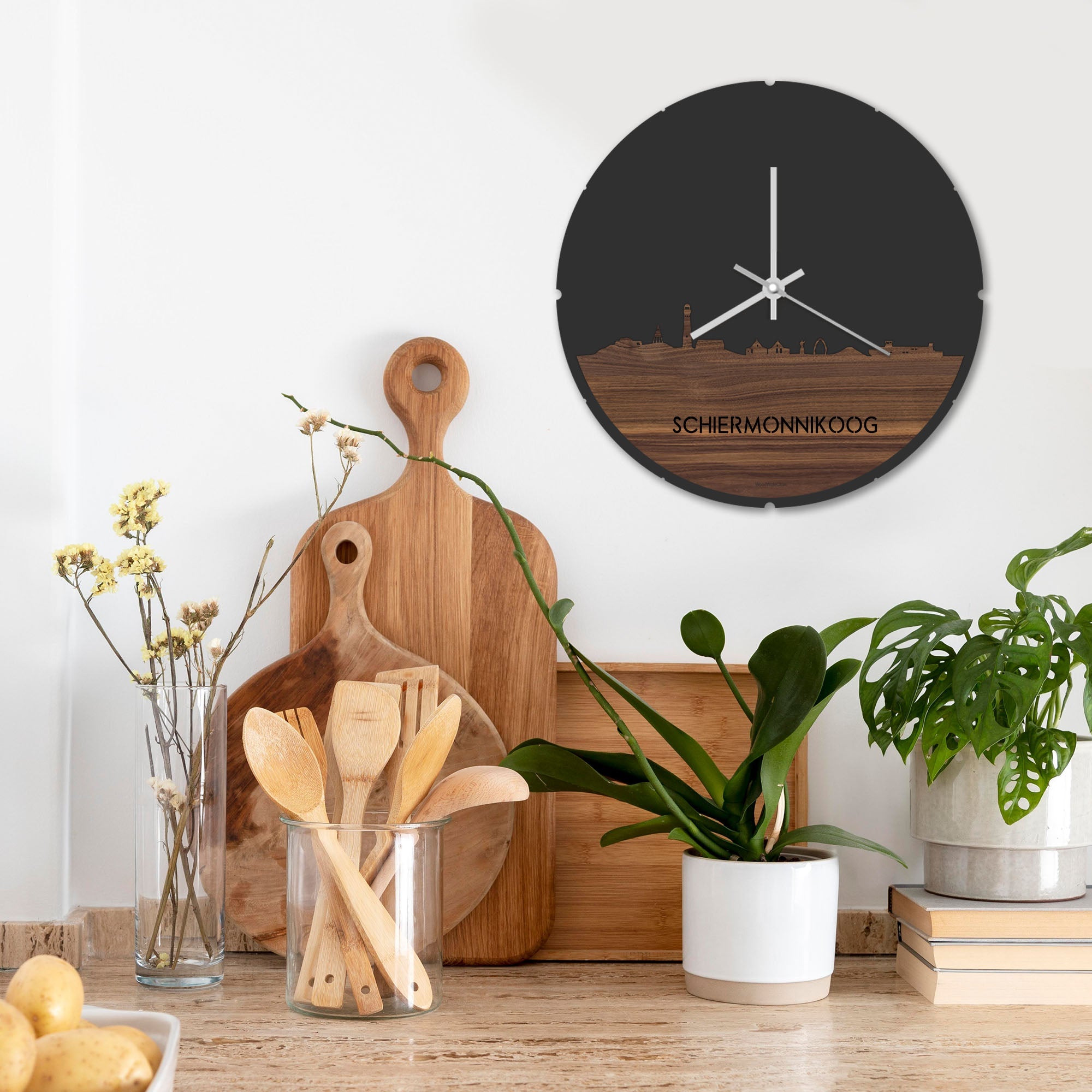 Skyline Klok Rond Schiermonnikoog Noten houten cadeau decoratie relatiegeschenk van WoodWideCities