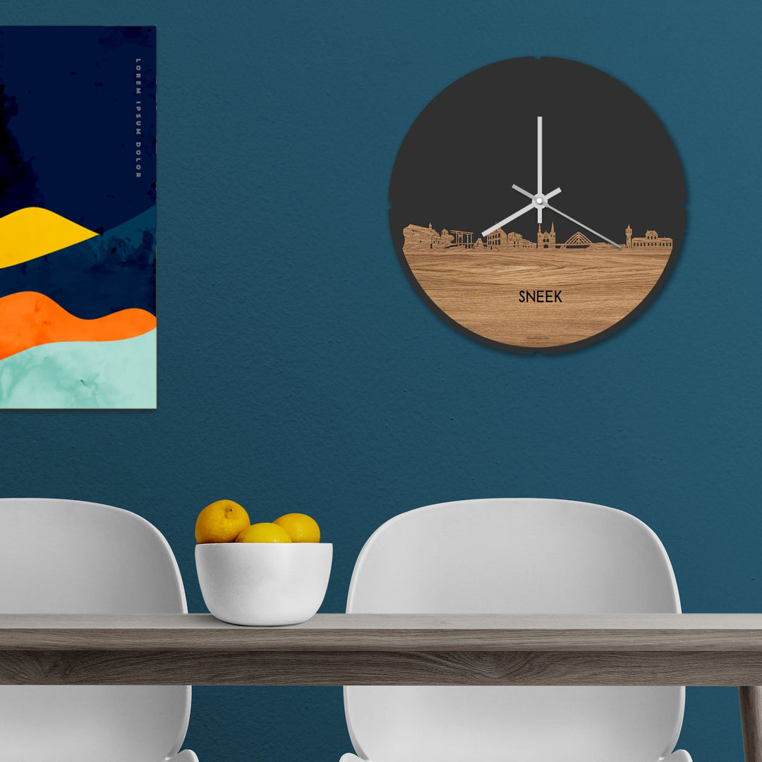 Skyline Klok Rond Sneek Eiken houten cadeau decoratie relatiegeschenk van WoodWideCities