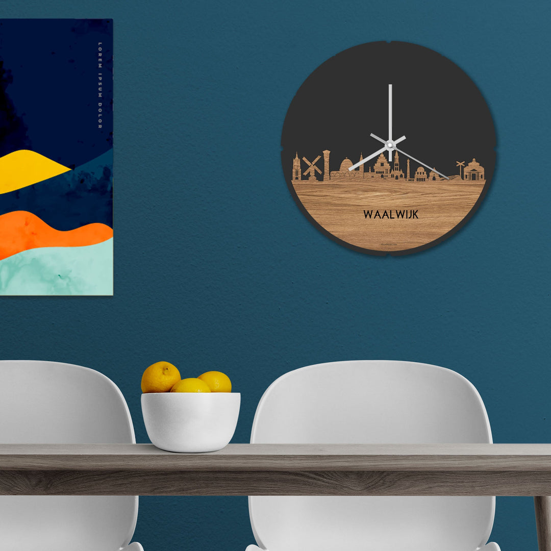Skyline Klok Rond Waalwijk Eiken houten cadeau decoratie relatiegeschenk van WoodWideCities
