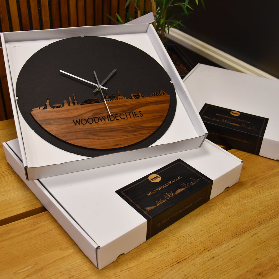 Skyline Klok Rond Westerwolde Palissander houten cadeau decoratie relatiegeschenk van WoodWideCities
