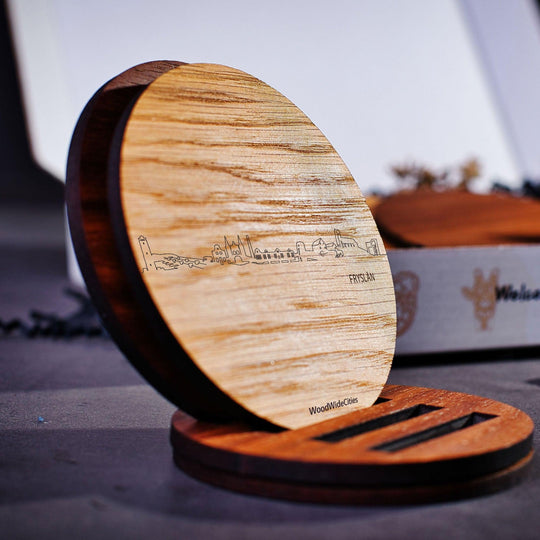 Skyline Onderzetters Fryslan Eiken en noten houten cadeau decoratie relatiegeschenk van WoodWideCities