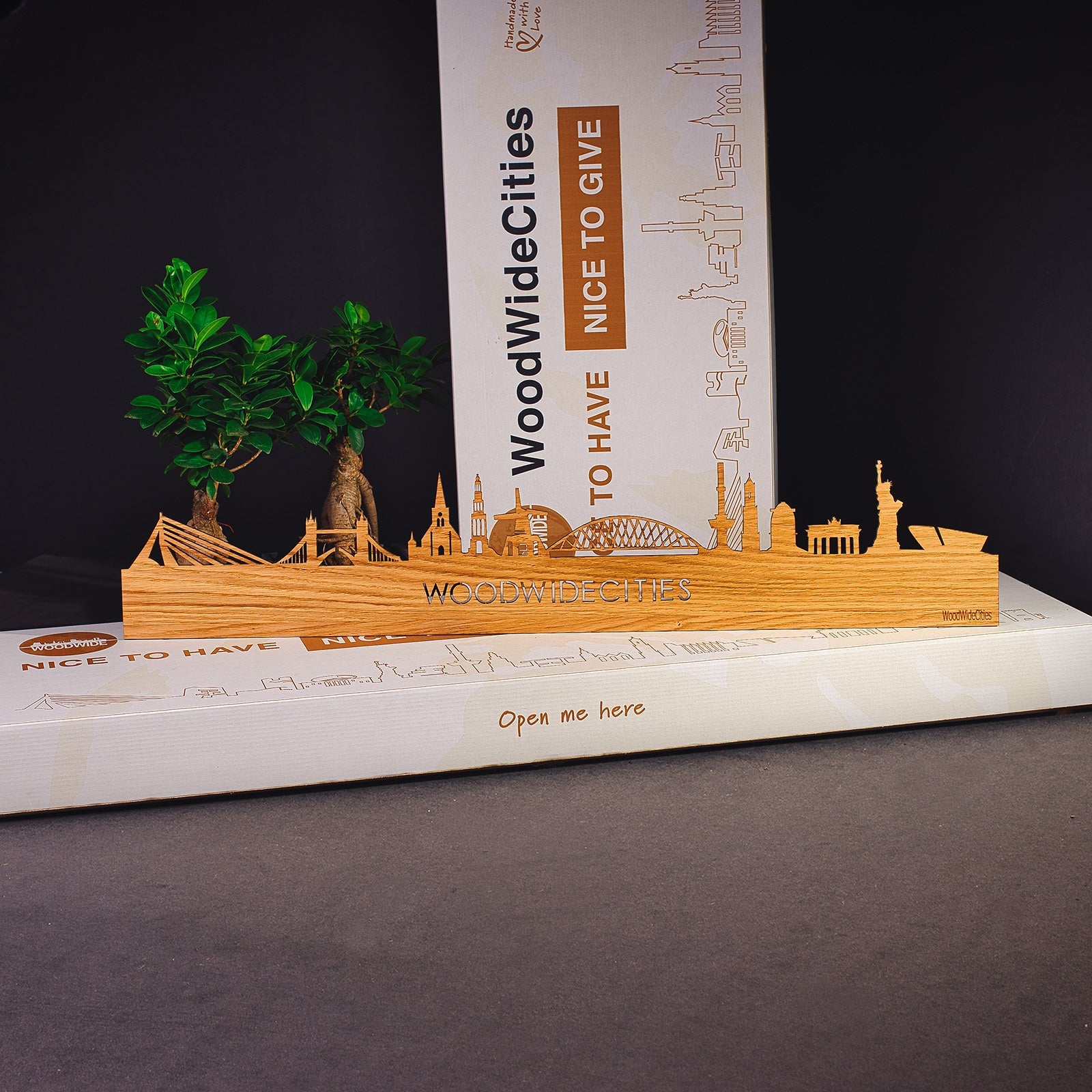 Skyline Oostende Eiken houten cadeau decoratie relatiegeschenk van WoodWideCities