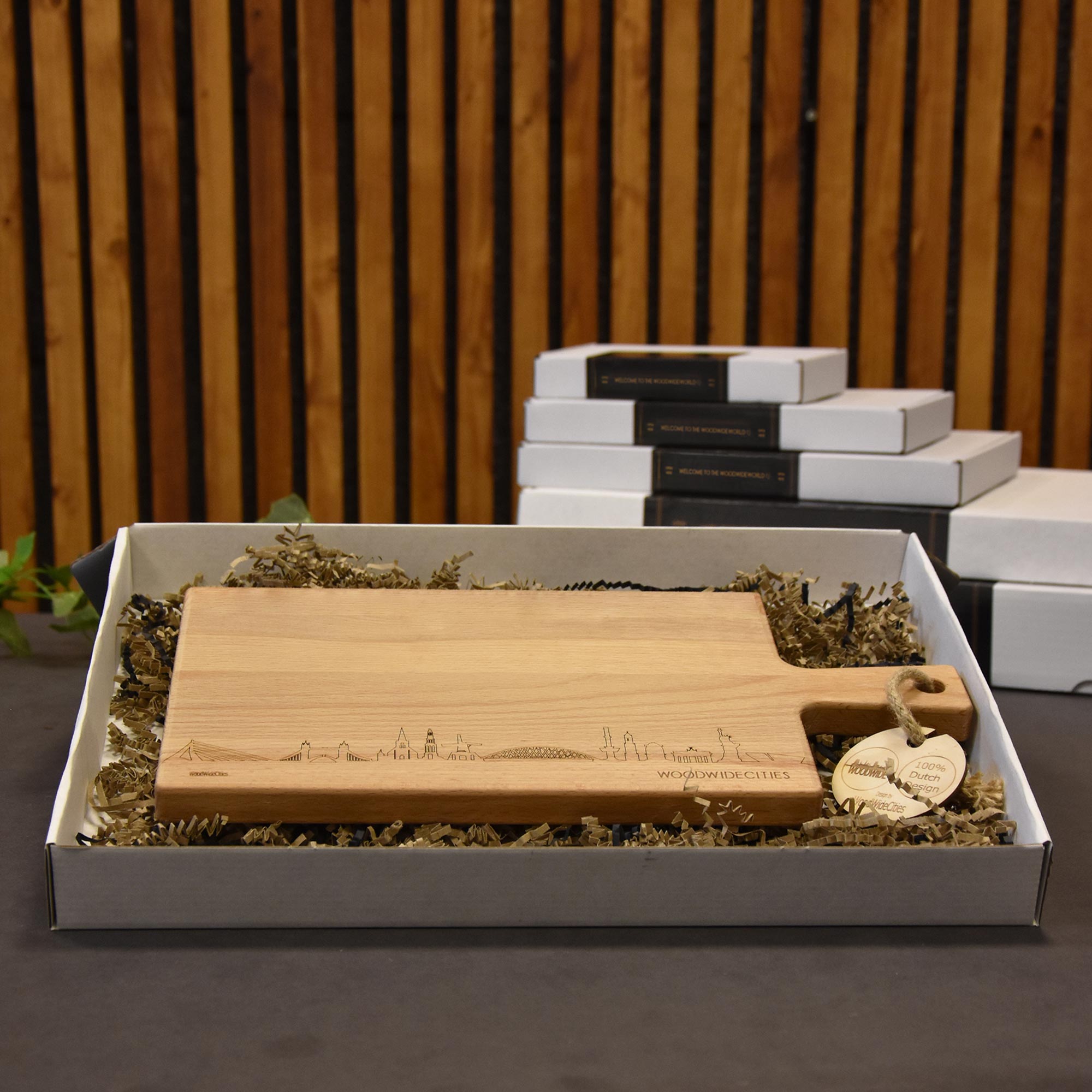 Skyline Serveerplank Kampen houten cadeau decoratie relatiegeschenk van WoodWideCities