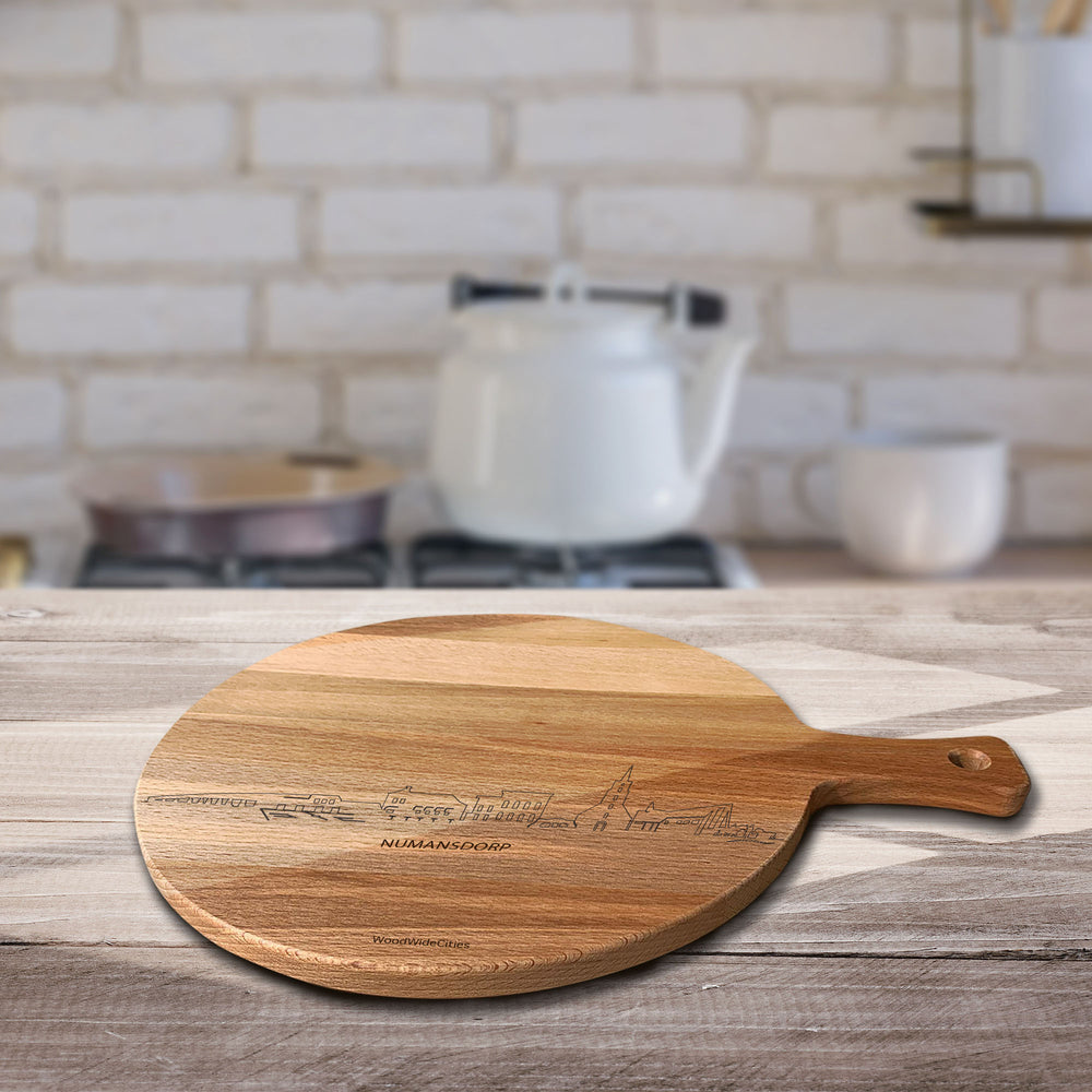 Skyline Serveerplank Rond Numansdorp houten cadeau decoratie relatiegeschenk van WoodWideCities