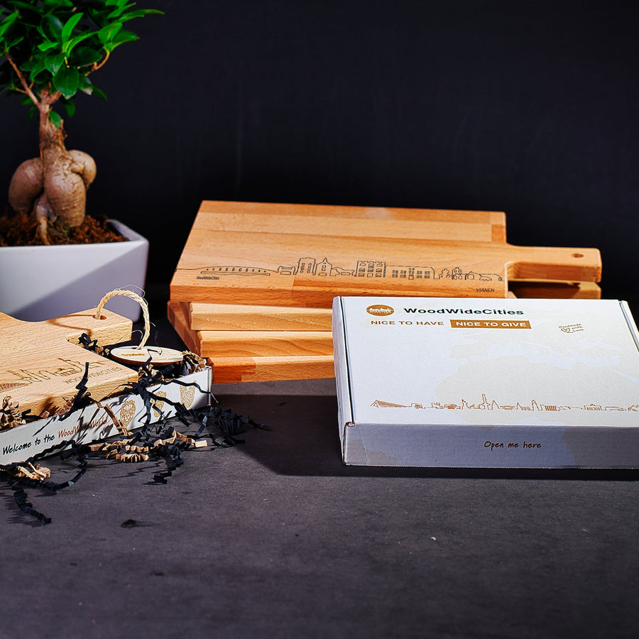 Skyline Serveerplank Vianen houten cadeau decoratie relatiegeschenk van WoodWideCities