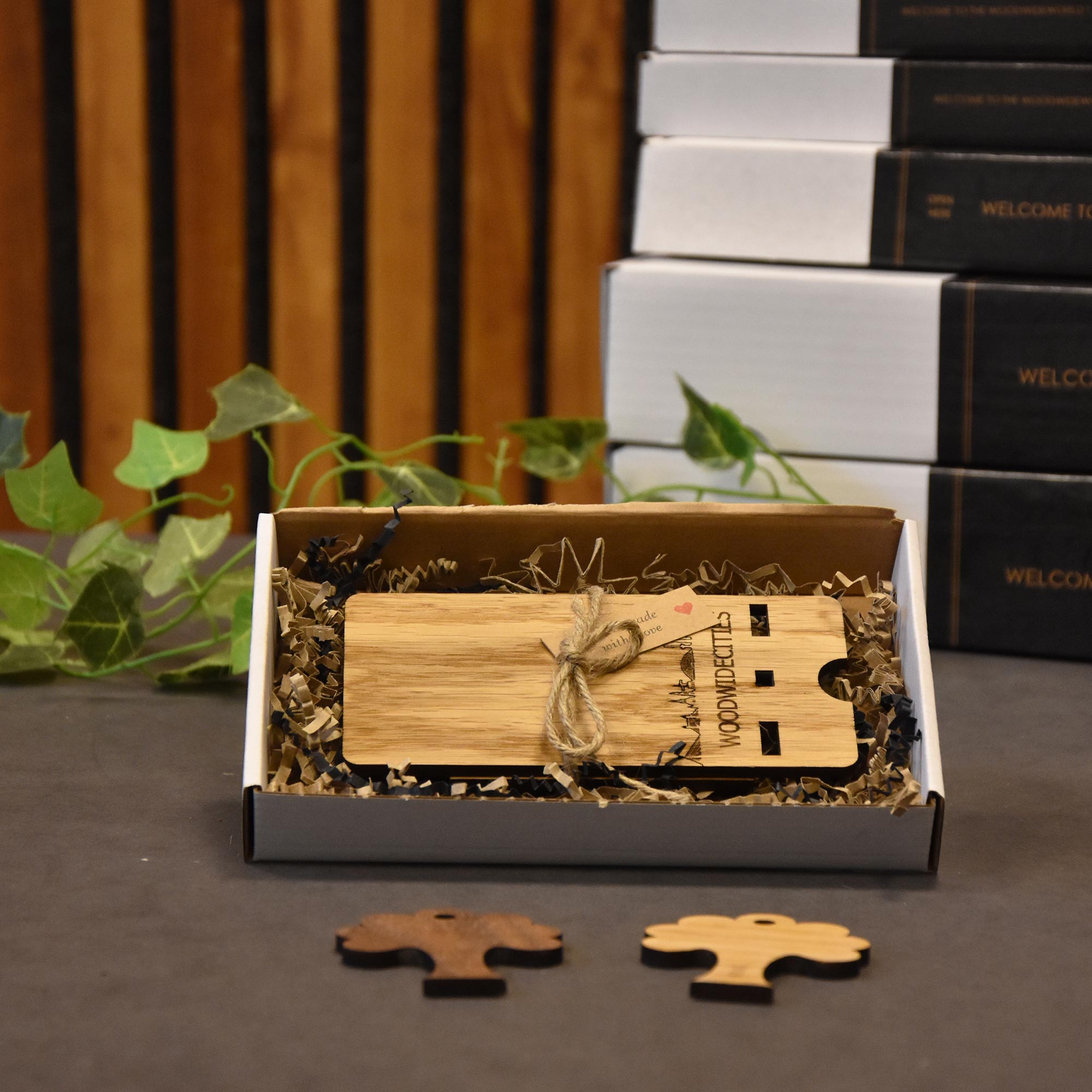 Skyline Telefoonhouder Aalsmeer houten cadeau decoratie relatiegeschenk van WoodWideCities