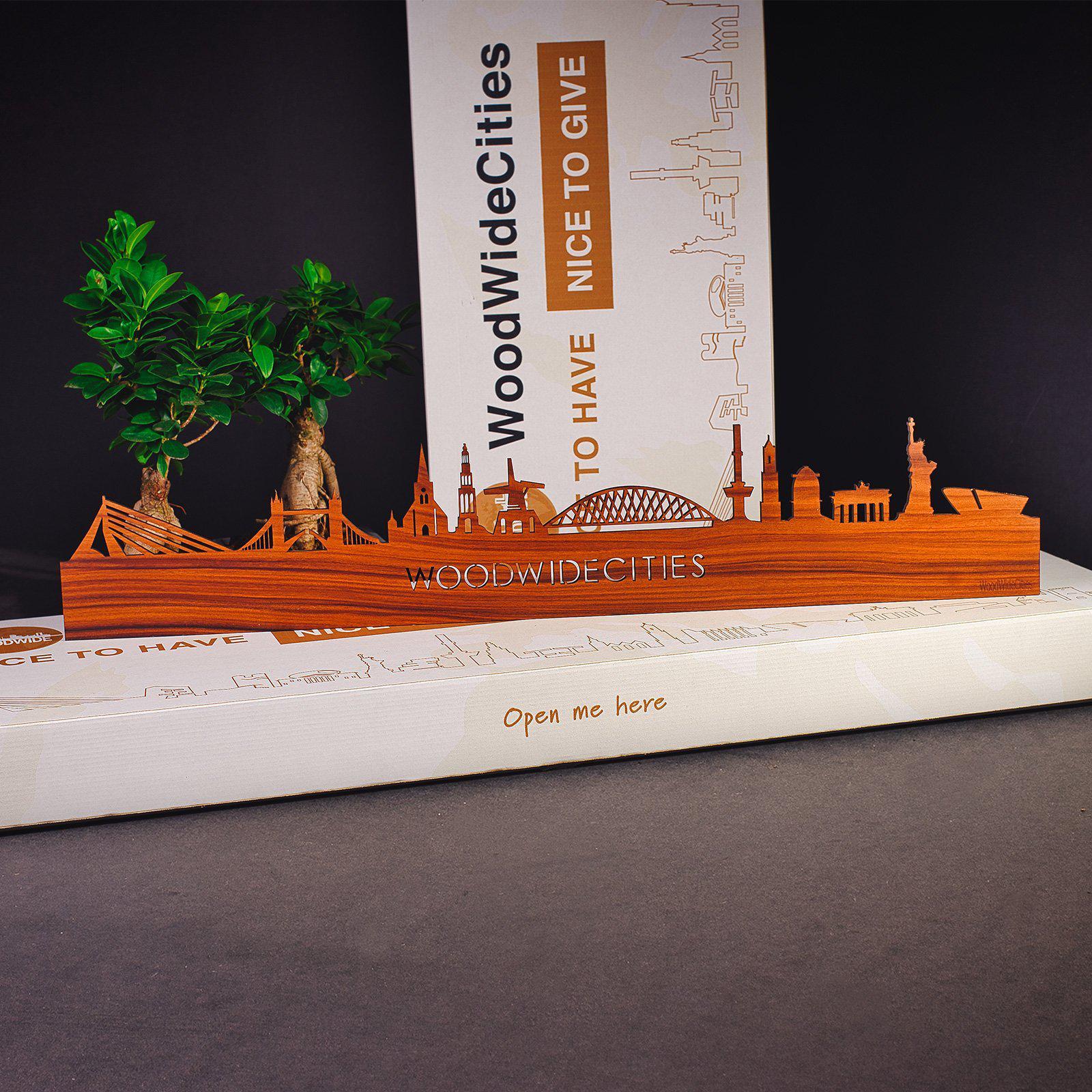 Skyline Tilburg Palissander houten cadeau decoratie relatiegeschenk van WoodWideCities