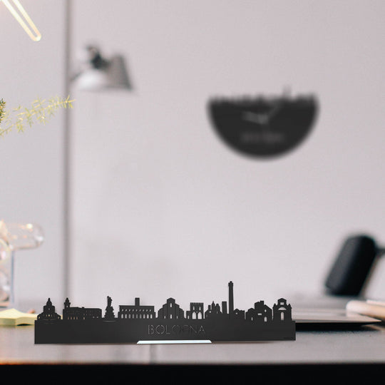 Standing Skyline Bologna Zwart houten cadeau decoratie relatiegeschenk van WoodWideCities