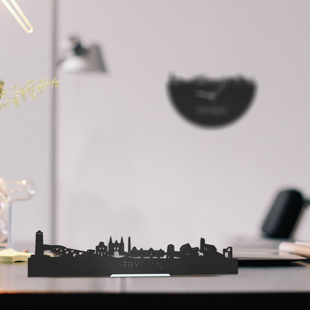 Standing Skyline Fryslan Zwart houten cadeau decoratie relatiegeschenk van WoodWideCities