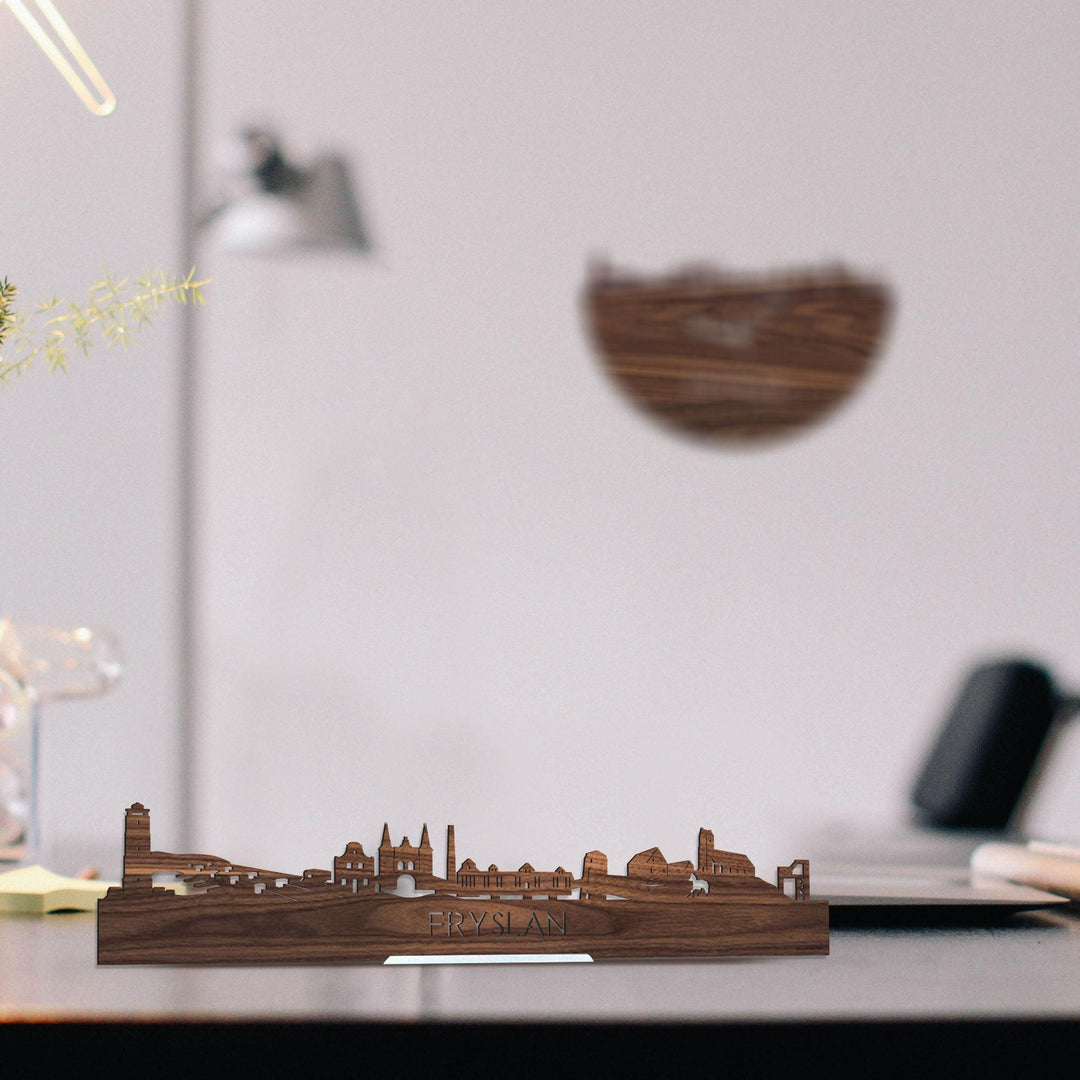 Standing Skyline Fryslan Noten houten cadeau decoratie relatiegeschenk van WoodWideCities