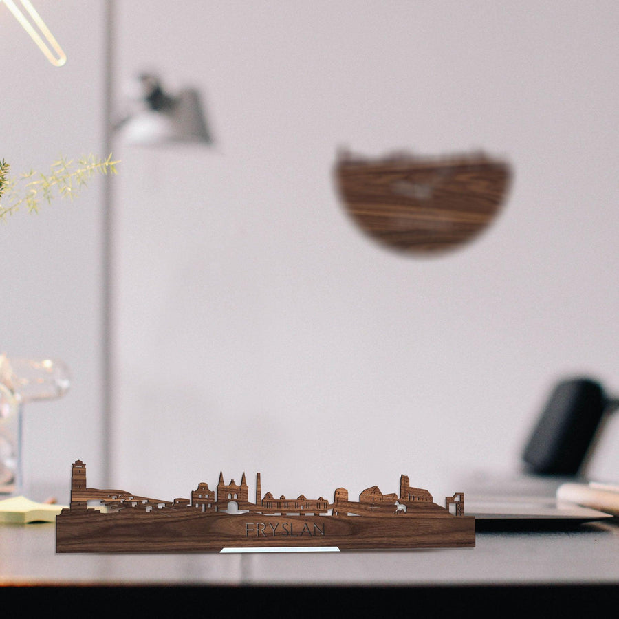 Standing Skyline Fryslan Noten houten cadeau decoratie relatiegeschenk van WoodWideCities