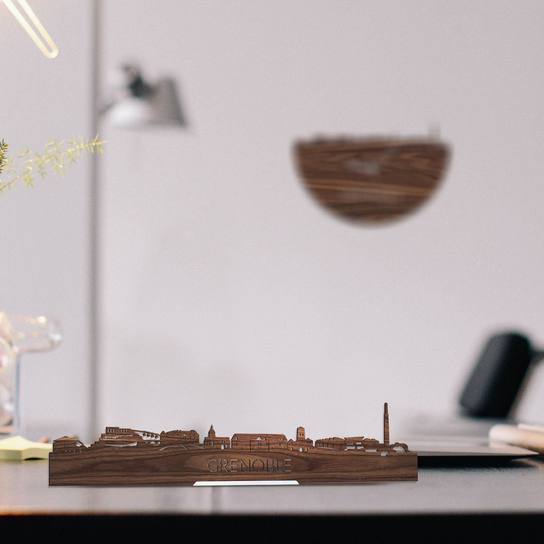 Standing Skyline Grenoble Noten houten cadeau decoratie relatiegeschenk van WoodWideCities