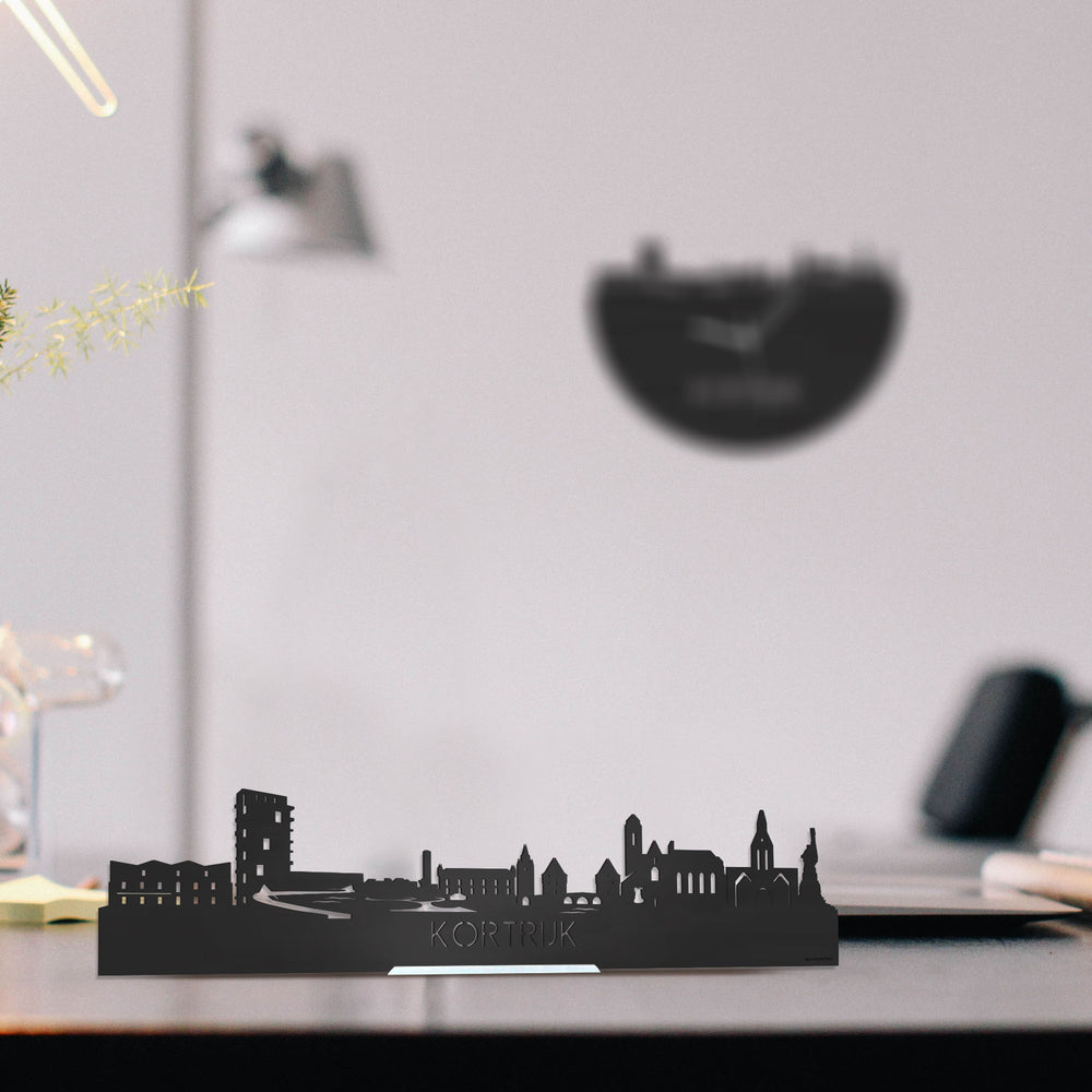 Standing Skyline Kortrijk Zwart houten cadeau decoratie relatiegeschenk van WoodWideCities