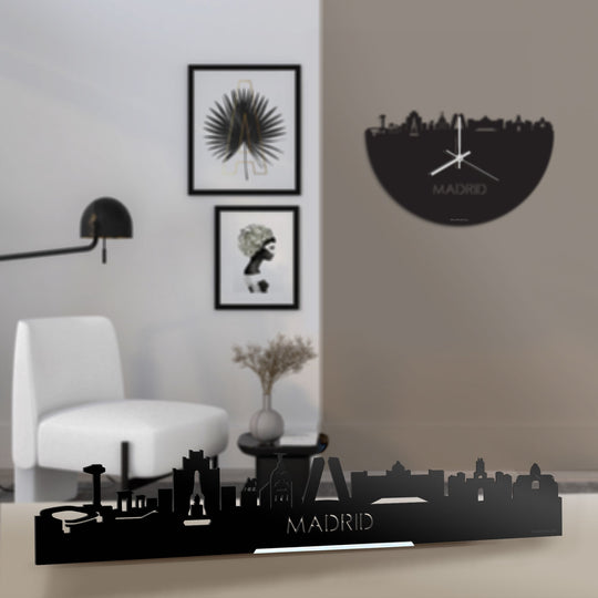 Standing Skyline Madrid Zwart glanzend gerecycled kunststof cadeau decoratie relatiegeschenk van WoodWideCities
