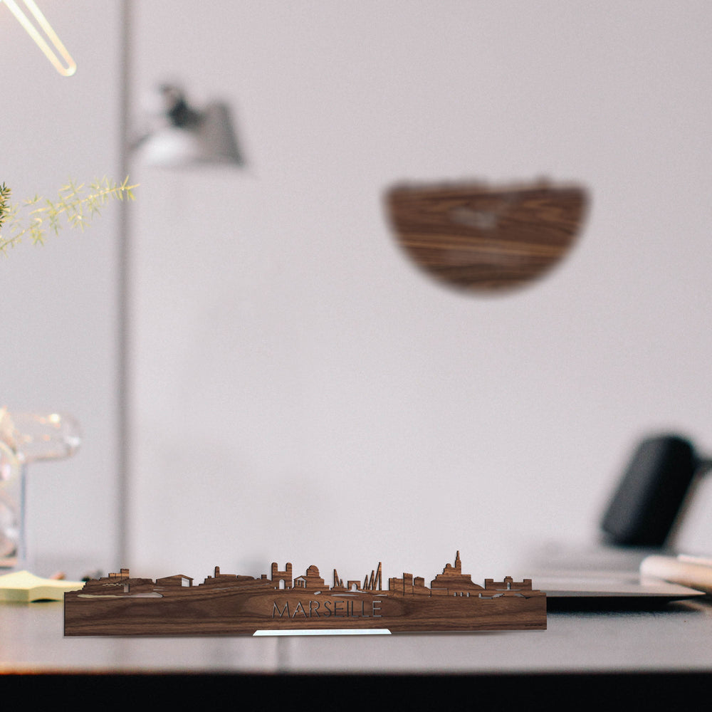 Standing Skyline Marseille Noten houten cadeau decoratie relatiegeschenk van WoodWideCities