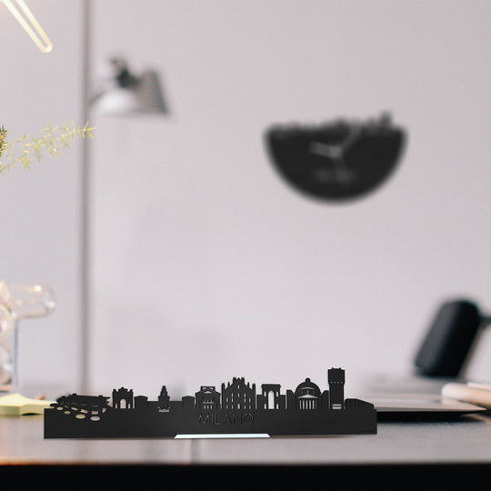 Standing Skyline Milano Zwart houten cadeau decoratie relatiegeschenk van WoodWideCities