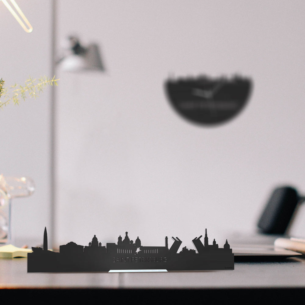 Standing Skyline Saint Petersburg Zwart houten cadeau decoratie relatiegeschenk van WoodWideCities