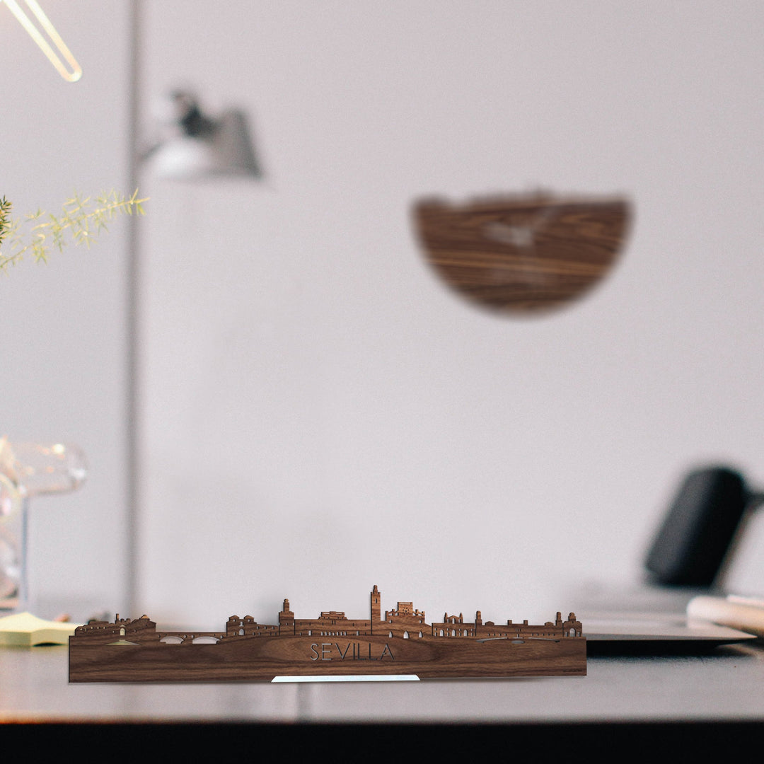 Standing Skyline Sevilla Noten houten cadeau decoratie relatiegeschenk van WoodWideCities