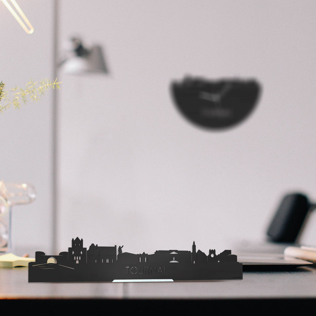Standing Skyline Tournai Zwart houten cadeau decoratie relatiegeschenk van WoodWideCities