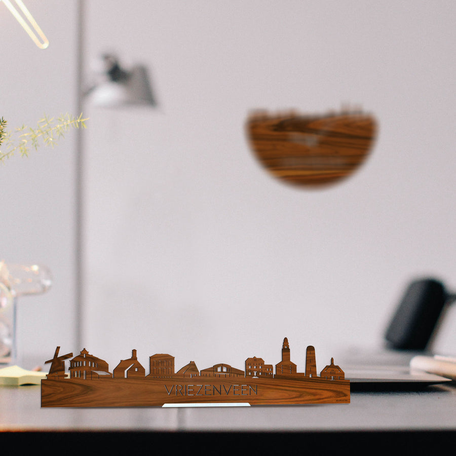 Standing Skyline Vriezenveen Palissander houten cadeau decoratie relatiegeschenk van WoodWideCities