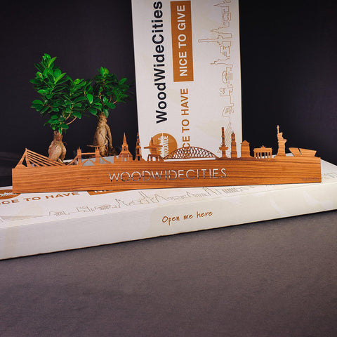 Skyline Haarlem Noten houten cadeau decoratie relatiegeschenk van WoodWideCities