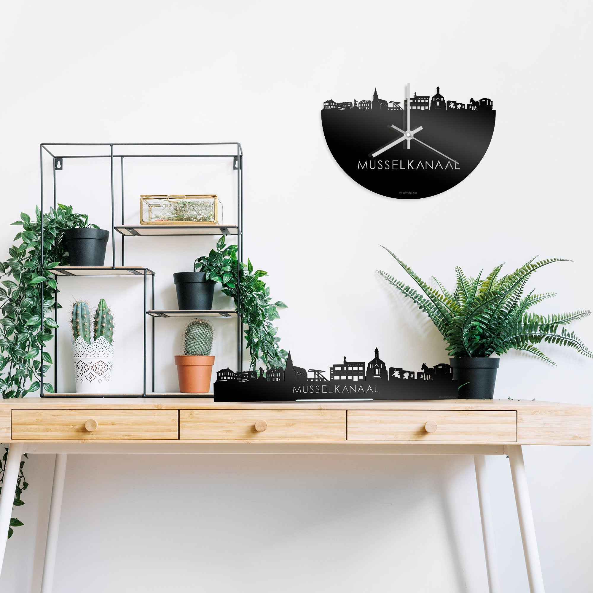Skyline Klok Musselkanaal Zwart glanzend gerecycled kunststof cadeau wanddecoratie relatiegeschenk van WoodWideCities