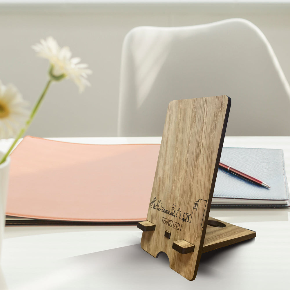 Skyline Telefoonhouder Terneuzen houten cadeau decoratie relatiegeschenk van WoodWideCities