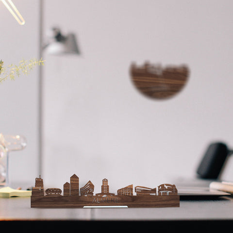 Standing Skyline Almere Noten houten cadeau decoratie relatiegeschenk van WoodWideCities