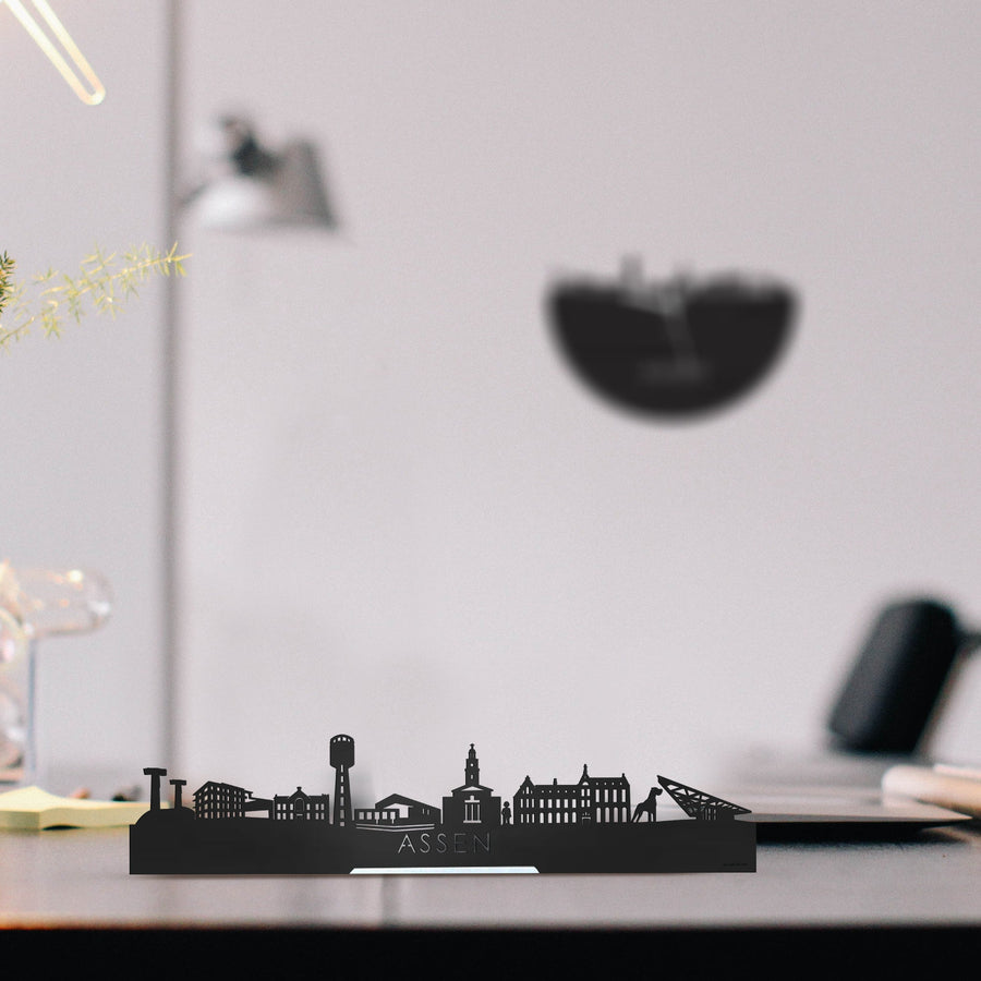 Standing Skyline Assen Zwart houten cadeau decoratie relatiegeschenk van WoodWideCities