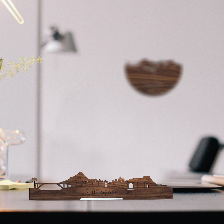 Standing Skyline Curaçao Noten houten cadeau decoratie relatiegeschenk van WoodWideCities